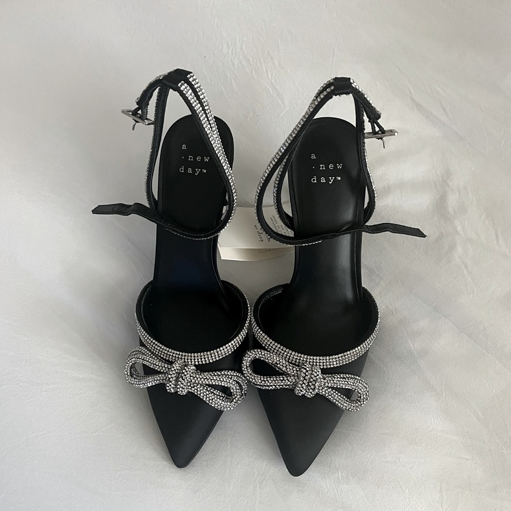 Target Carmin Bow Pump